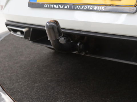 SEAT Leon 1.5 eTSI FR Intens | Stoel & stuurverwarming | Trekhaak | Adaptive cruise | Navigatie | Parkeerhulp | Full LED