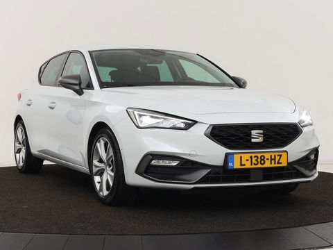 SEAT Leon 1.5 eTSI FR Intens | Stoel & stuurverwarming | Trekhaak | Adaptive cruise | Navigatie | Parkeerhulp | Full LED