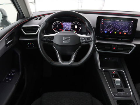 SEAT Leon 1.5 eTSI FR Intens | Stoel & stuurverwarming | Trekhaak | Adaptive cruise | Navigatie | Parkeerhulp | Full LED