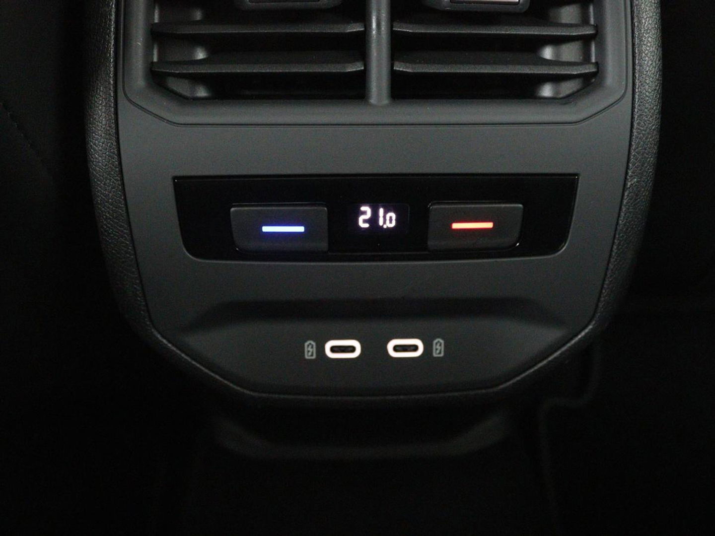 SEAT Leon 1.5 eTSI FR Intens | Stoel & stuurverwarming | Trekhaak | Adaptive cruise | Navigatie | Parkeerhulp | Full LED