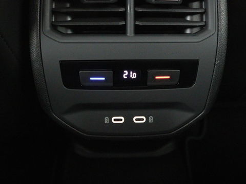 SEAT Leon 1.5 eTSI FR Intens | Stoel & stuurverwarming | Trekhaak | Adaptive cruise | Navigatie | Parkeerhulp | Full LED