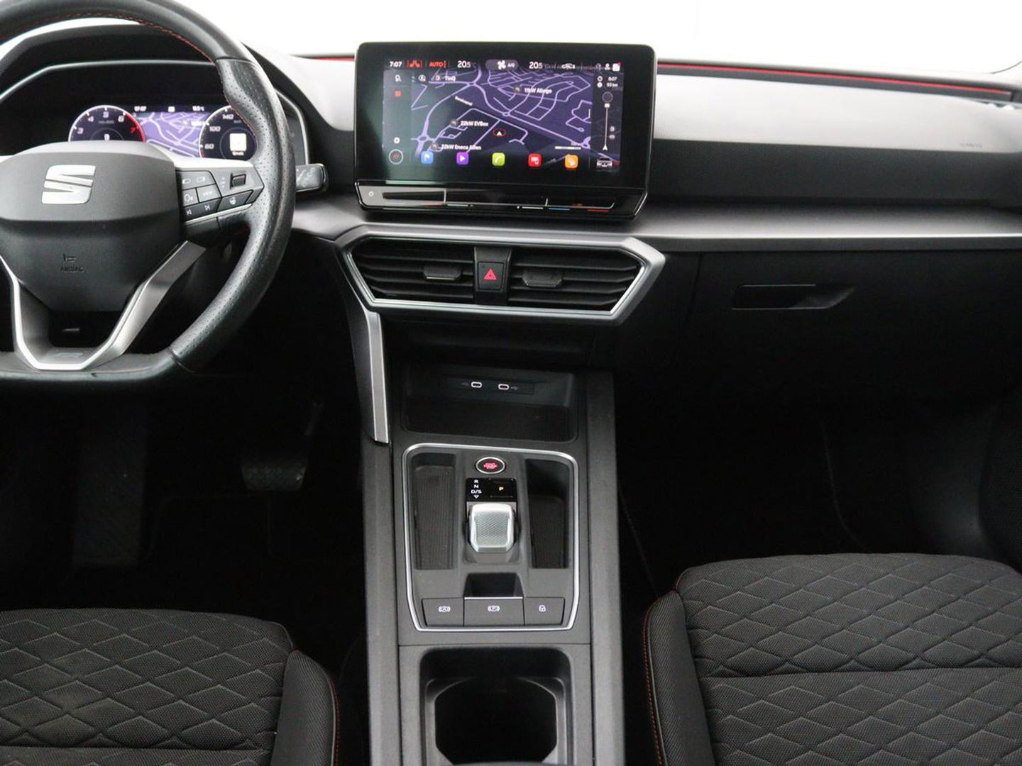 SEAT Leon 1.5 eTSI FR Intens | Stoel & stuurverwarming | Trekhaak | Adaptive cruise | Navigatie | Parkeerhulp | Full LED