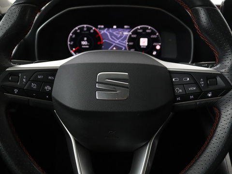 SEAT Leon 1.5 eTSI FR Intens | Stoel & stuurverwarming | Trekhaak | Adaptive cruise | Navigatie | Parkeerhulp | Full LED