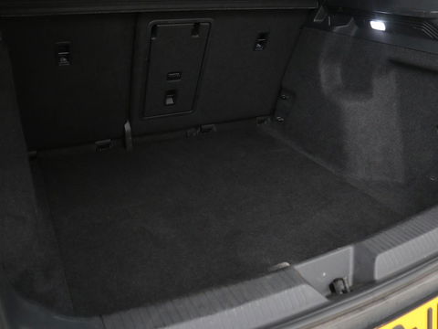 Volkswagen ID.4 First 77 kWh | Warmtepomp | Stoel & stuurverwarming | Carplay | Adaptive cruise | Full LED | Half leder | Navigatie | Parkeerhulp