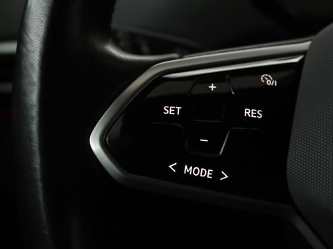 Volkswagen ID.4 First 77 kWh | Warmtepomp | Stoel & stuurverwarming | Carplay | Adaptive cruise | Full LED | Half leder | Navigatie | Parkeerhulp