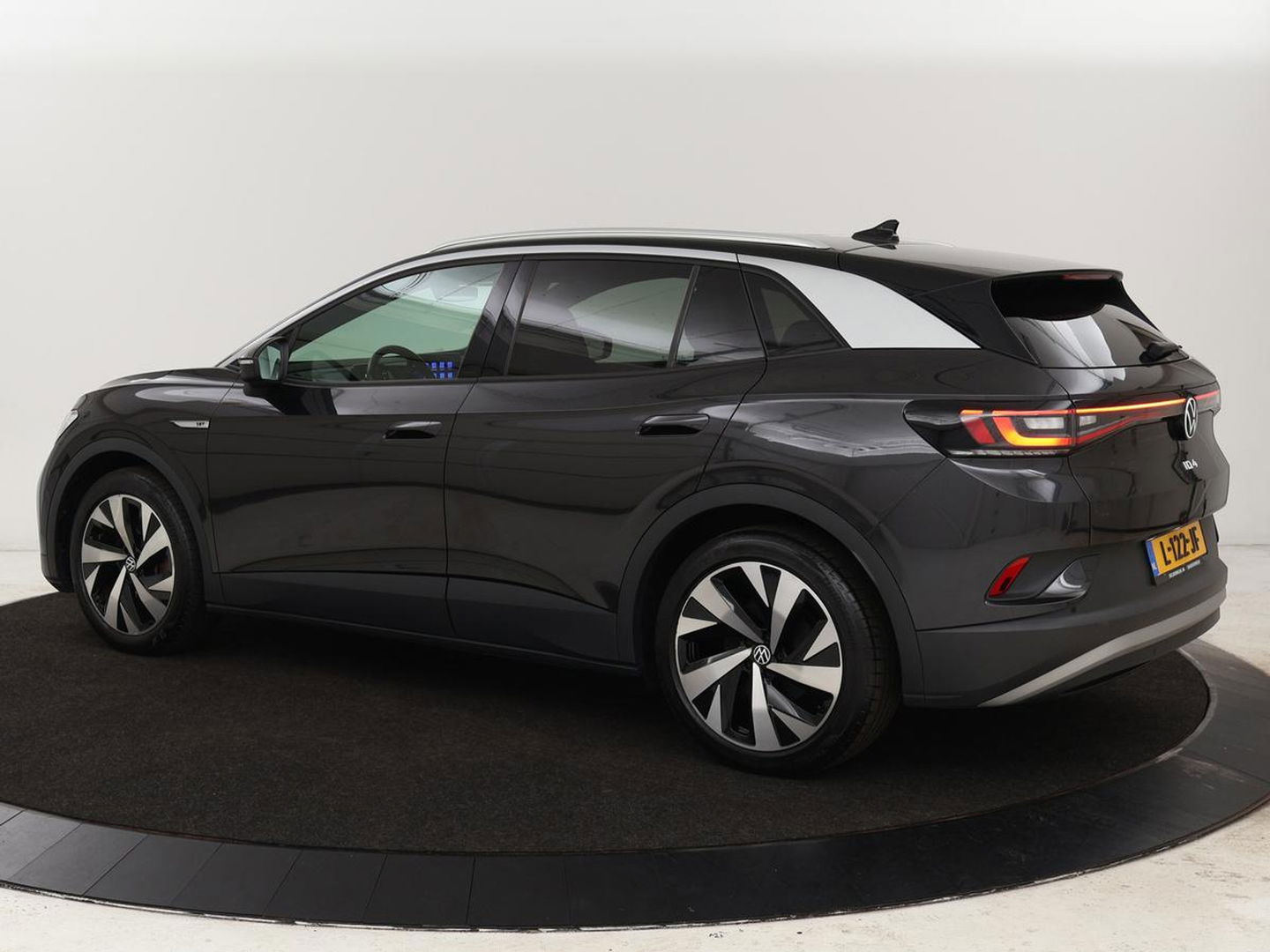 Volkswagen ID.4 First 77 kWh | Warmtepomp | Stoel & stuurverwarming | Carplay | Adaptive cruise | Full LED | Half leder | Navigatie | Parkeerhulp