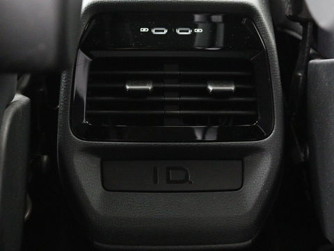Volkswagen ID.4 First 77 kWh | Warmtepomp | Stoel & stuurverwarming | Carplay | Adaptive cruise | Full LED | Half leder | Navigatie | Parkeerhulp