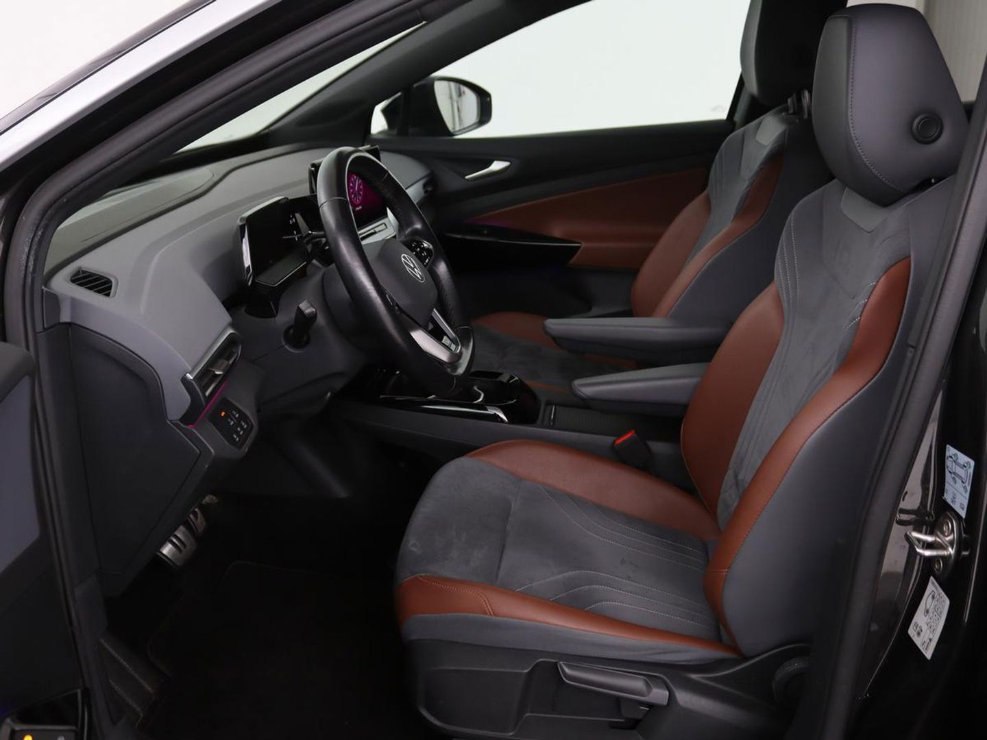 Volkswagen ID.4 First 77 kWh | Warmtepomp | Stoel & stuurverwarming | Carplay | Adaptive cruise | Full LED | Half leder | Navigatie | Parkeerhulp