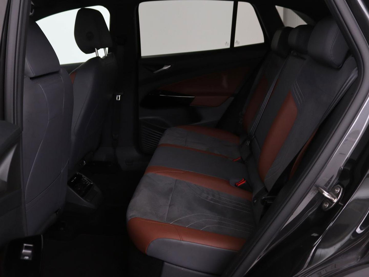 Volkswagen ID.4 First 77 kWh | Warmtepomp | Stoel & stuurverwarming | Carplay | Adaptive cruise | Full LED | Half leder | Navigatie | Parkeerhulp