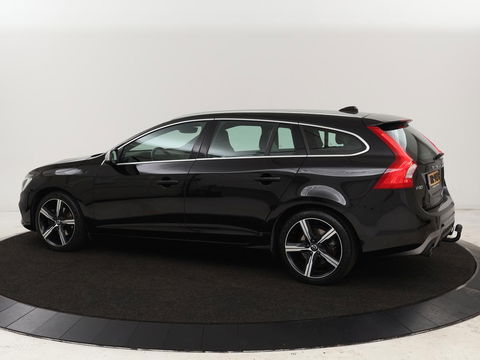 Volvo V60 1.5 T3 R-Design | Stoelverwarming | Xenon | Leder/Alcantara | Navigatie | Trekhaak | Parkeerhulp | Climate control | Cruise control
