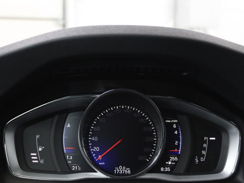 Volvo V60 1.5 T3 R-Design | Stoelverwarming | Xenon | Leder/Alcantara | Navigatie | Trekhaak | Parkeerhulp | Climate control | Cruise control