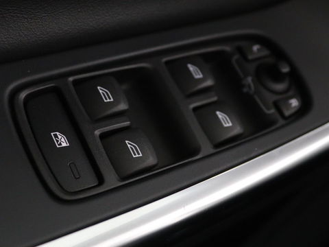 Volvo V60 1.5 T3 R-Design | Stoelverwarming | Xenon | Leder/Alcantara | Navigatie | Trekhaak | Parkeerhulp | Climate control | Cruise control