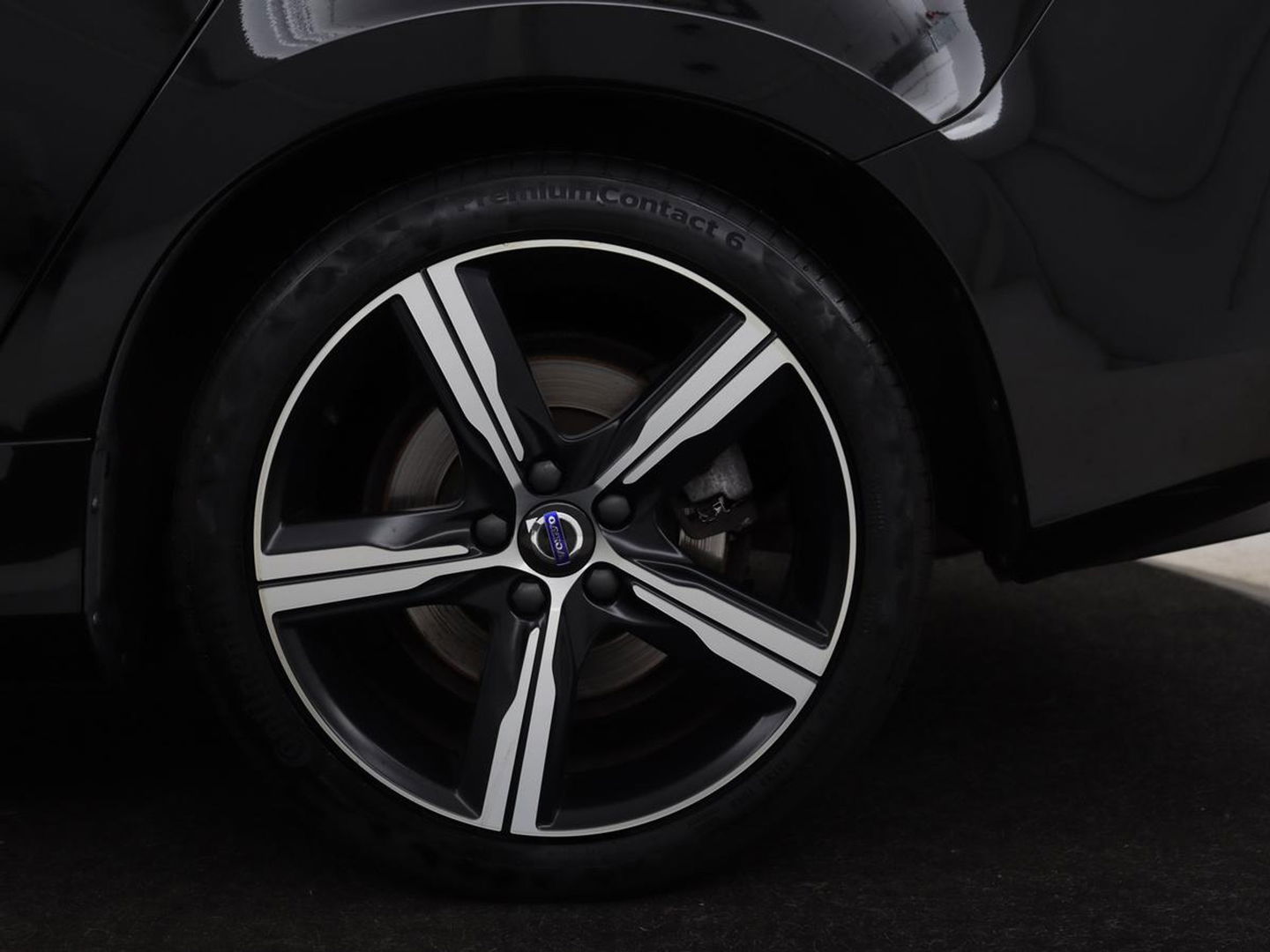 Volvo V60 1.5 T3 R-Design | Stoelverwarming | Xenon | Leder/Alcantara | Navigatie | Trekhaak | Parkeerhulp | Climate control | Cruise control