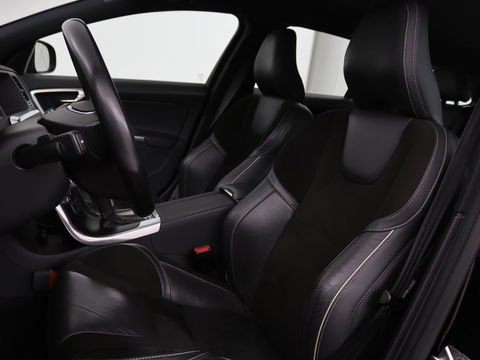 Volvo V60 1.5 T3 R-Design | Stoelverwarming | Xenon | Leder/Alcantara | Navigatie | Trekhaak | Parkeerhulp | Climate control | Cruise control