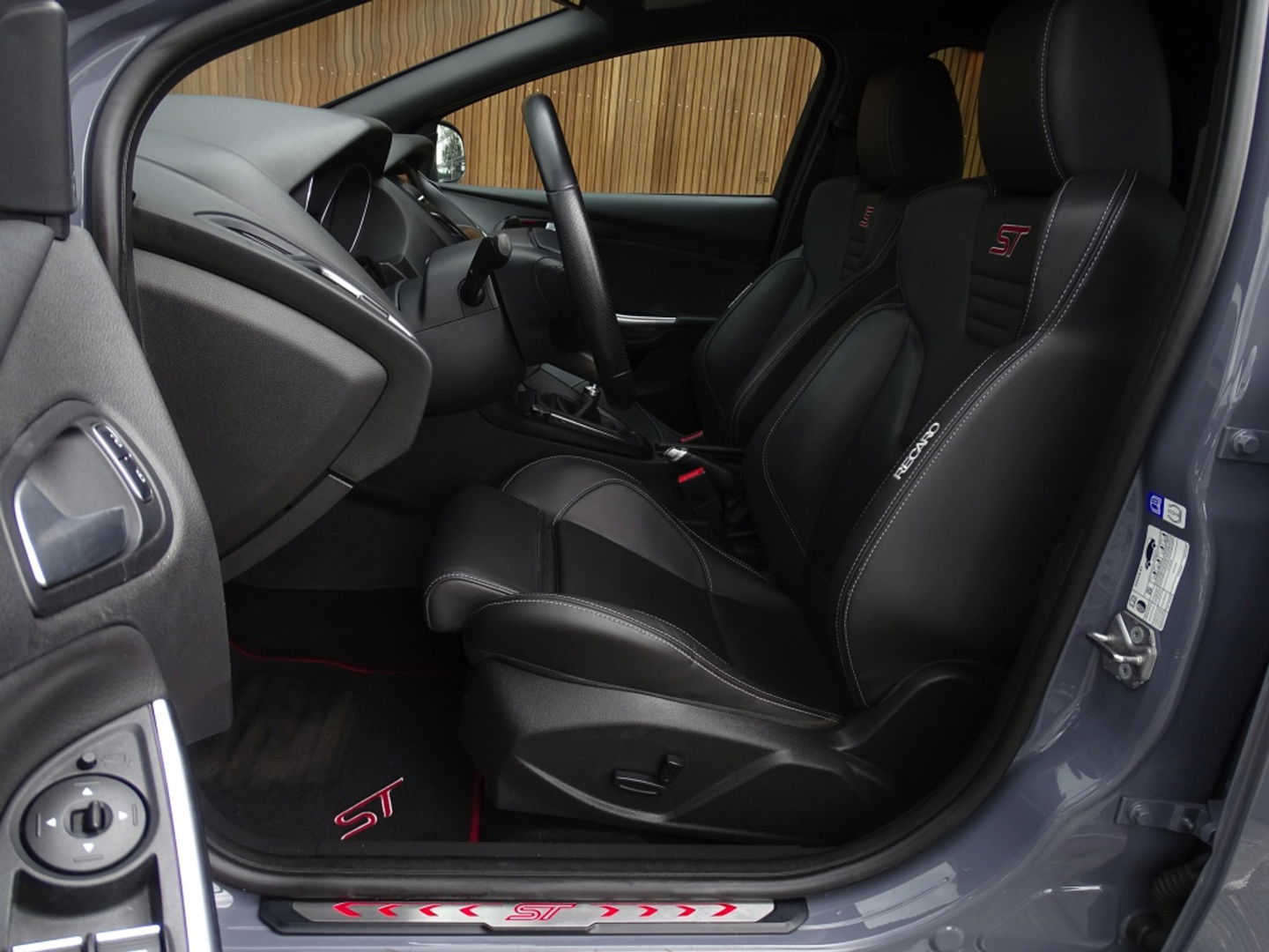 Ford Focus ST MK3 2.0T 289PK / Recaro / Milltek / Airtac / LED