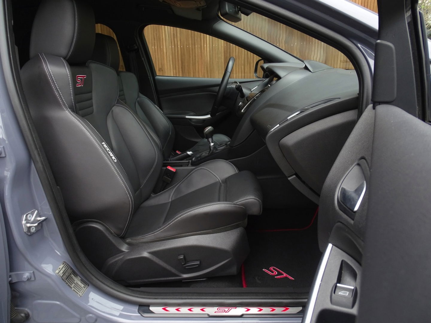 Ford Focus ST MK3 2.0T 289PK / Recaro / Milltek / Airtac / LED