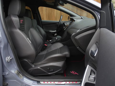 Ford Focus ST MK3 2.0T 289PK / Recaro / Milltek / Airtac / LED