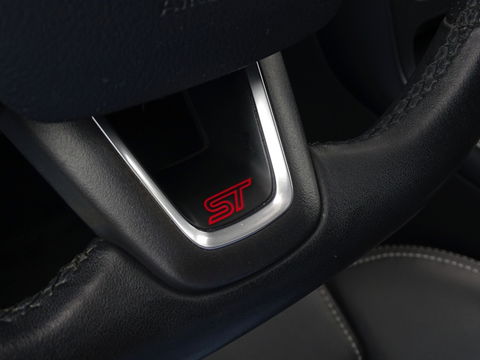 Ford Focus ST MK3 2.0T 289PK / Recaro / Milltek / Airtac / LED