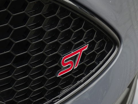 Ford Focus ST MK3 2.0T 289PK / Recaro / Milltek / Airtac / LED