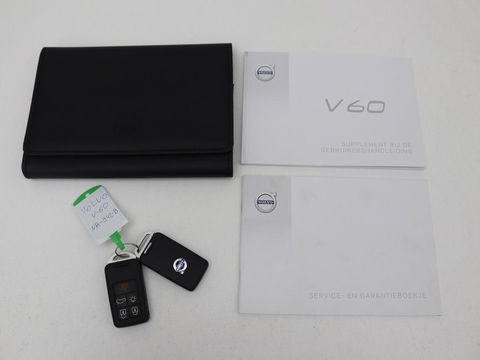 Volvo V60 1.5 T3 R-Design | Stoelverwarming | Xenon | Leder/Alcantara | Navigatie | Trekhaak | Parkeerhulp | Climate control | Cruise control