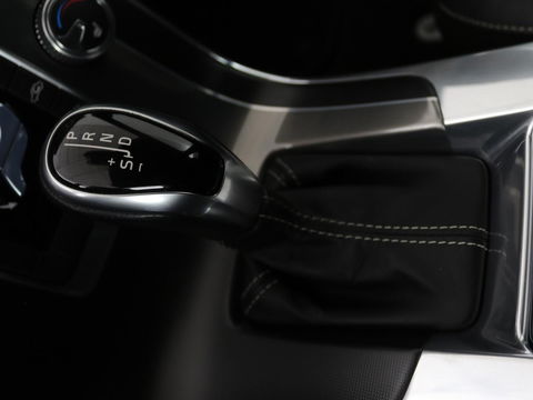 Volvo V60 1.5 T3 R-Design | Stoelverwarming | Xenon | Leder/Alcantara | Navigatie | Trekhaak | Parkeerhulp | Climate control | Cruise control