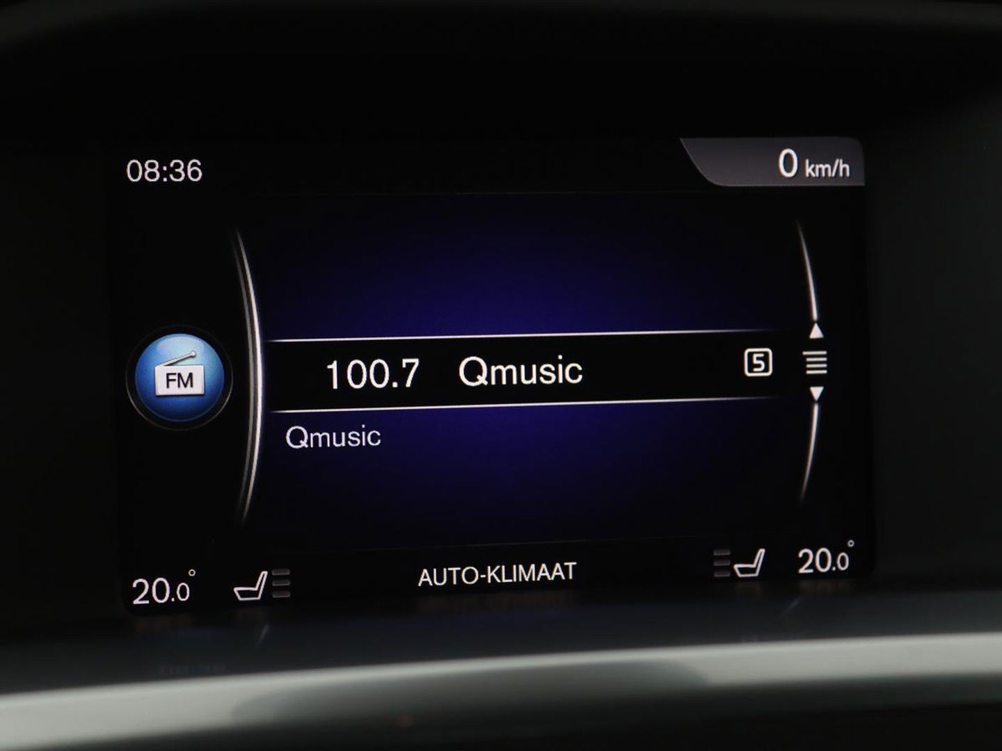 Volvo V60 1.5 T3 R-Design | Stoelverwarming | Xenon | Leder/Alcantara | Navigatie | Trekhaak | Parkeerhulp | Climate control | Cruise control