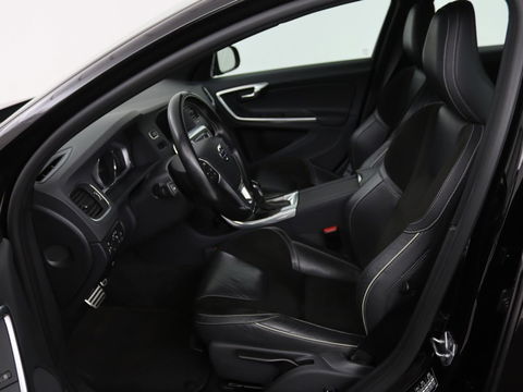 Volvo V60 1.5 T3 R-Design | Stoelverwarming | Xenon | Leder/Alcantara | Navigatie | Trekhaak | Parkeerhulp | Climate control | Cruise control