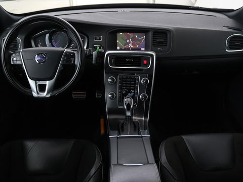 Volvo V60 1.5 T3 R-Design | Stoelverwarming | Xenon | Leder/Alcantara | Navigatie | Trekhaak | Parkeerhulp | Climate control | Cruise control