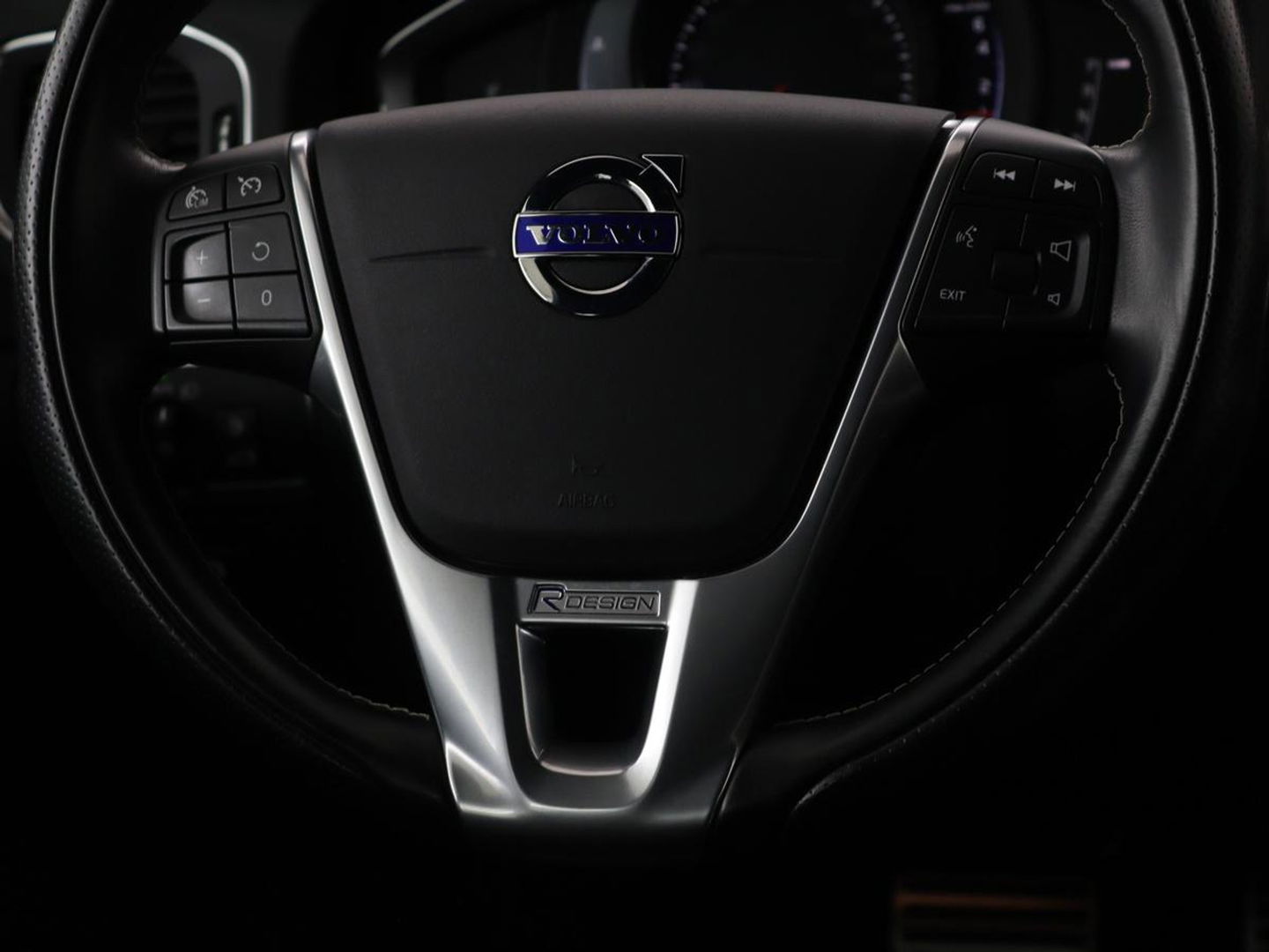 Volvo V60 1.5 T3 R-Design | Stoelverwarming | Xenon | Leder/Alcantara | Navigatie | Trekhaak | Parkeerhulp | Climate control | Cruise control