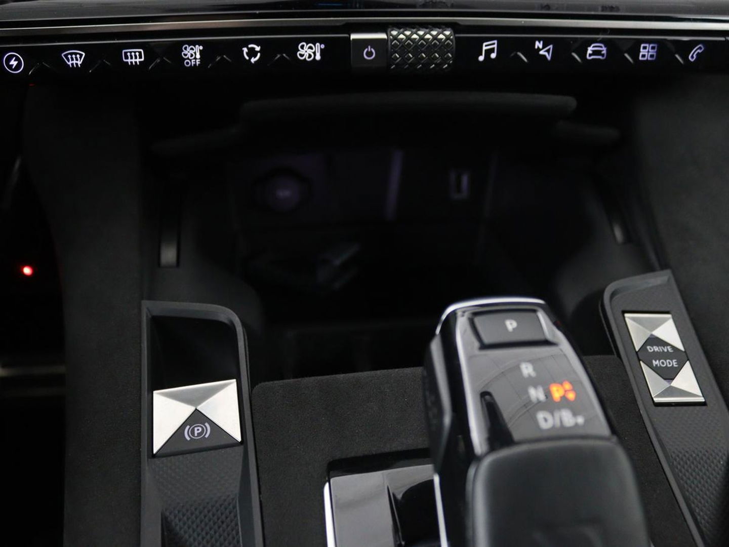 DS 7 Crossback E-Tense 4x4 Performance Line | Panoramadak | Adaptive cruise | Leder/Alcantara | Keyless | Full LED | Carplay | Navigatie | Camera | PHEV