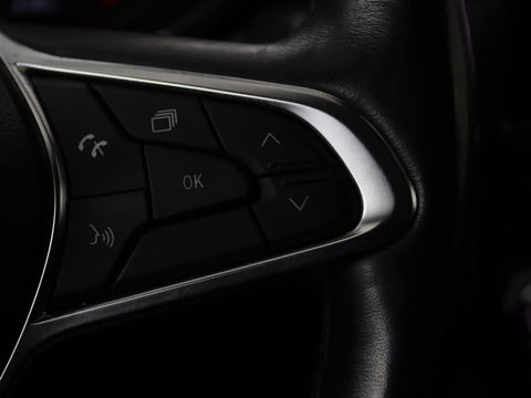 Renault Captur 1.6 E-Tech Hybrid 145 Initiale Paris | Leder | Stoel & stuurverwarming | Camera | Full LED | Park Assist | Carplay | BOSE Sound