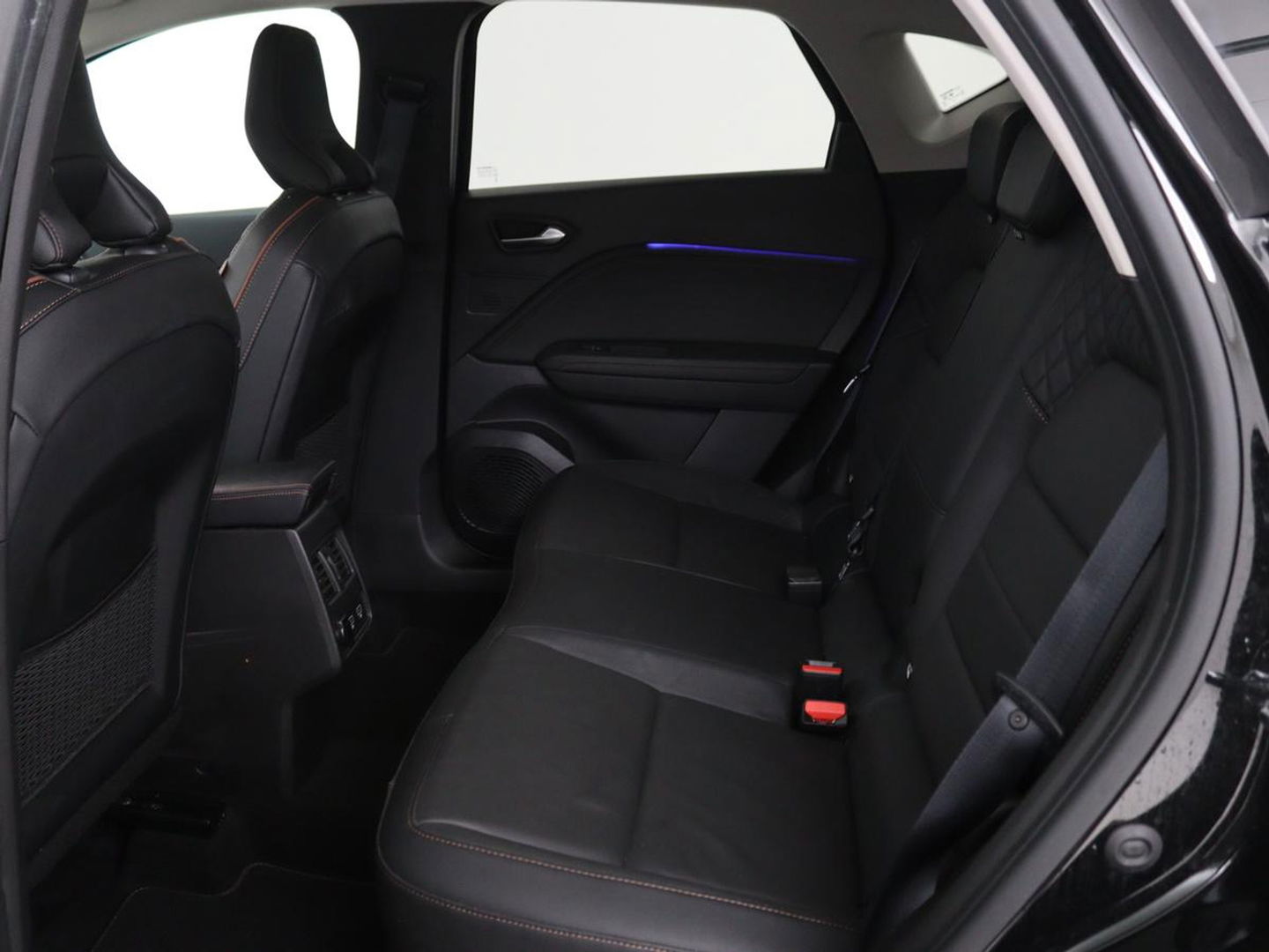 Renault Captur 1.6 E-Tech Hybrid 145 Initiale Paris | Leder | Stoel & stuurverwarming | Camera | Full LED | Park Assist | Carplay | BOSE Sound
