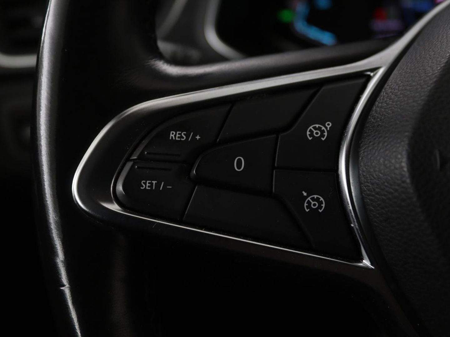 Renault Captur 1.6 E-Tech Hybrid 145 Initiale Paris | Leder | Stoel & stuurverwarming | Camera | Full LED | Park Assist | Carplay | BOSE Sound