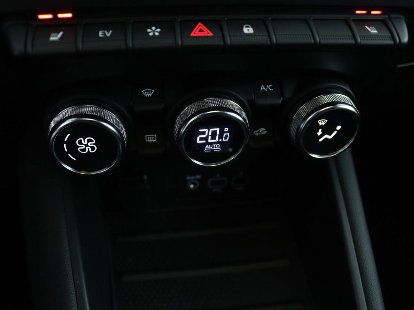 Renault Captur 1.6 E-Tech Hybrid 145 Initiale Paris | Leder | Stoel & stuurverwarming | Camera | Full LED | Park Assist | Carplay | BOSE Sound