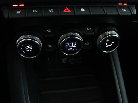 Renault Captur 1.6 E-Tech Hybrid 145 Initiale Paris | Leder | Stoel & stuurverwarming | Camera | Full LED | Park Assist | Carplay | BOSE Sound