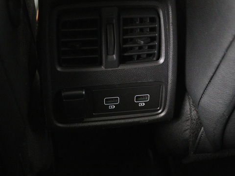 Renault Captur 1.6 E-Tech Hybrid 145 Initiale Paris | Leder | Stoel & stuurverwarming | Camera | Full LED | Park Assist | Carplay | BOSE Sound