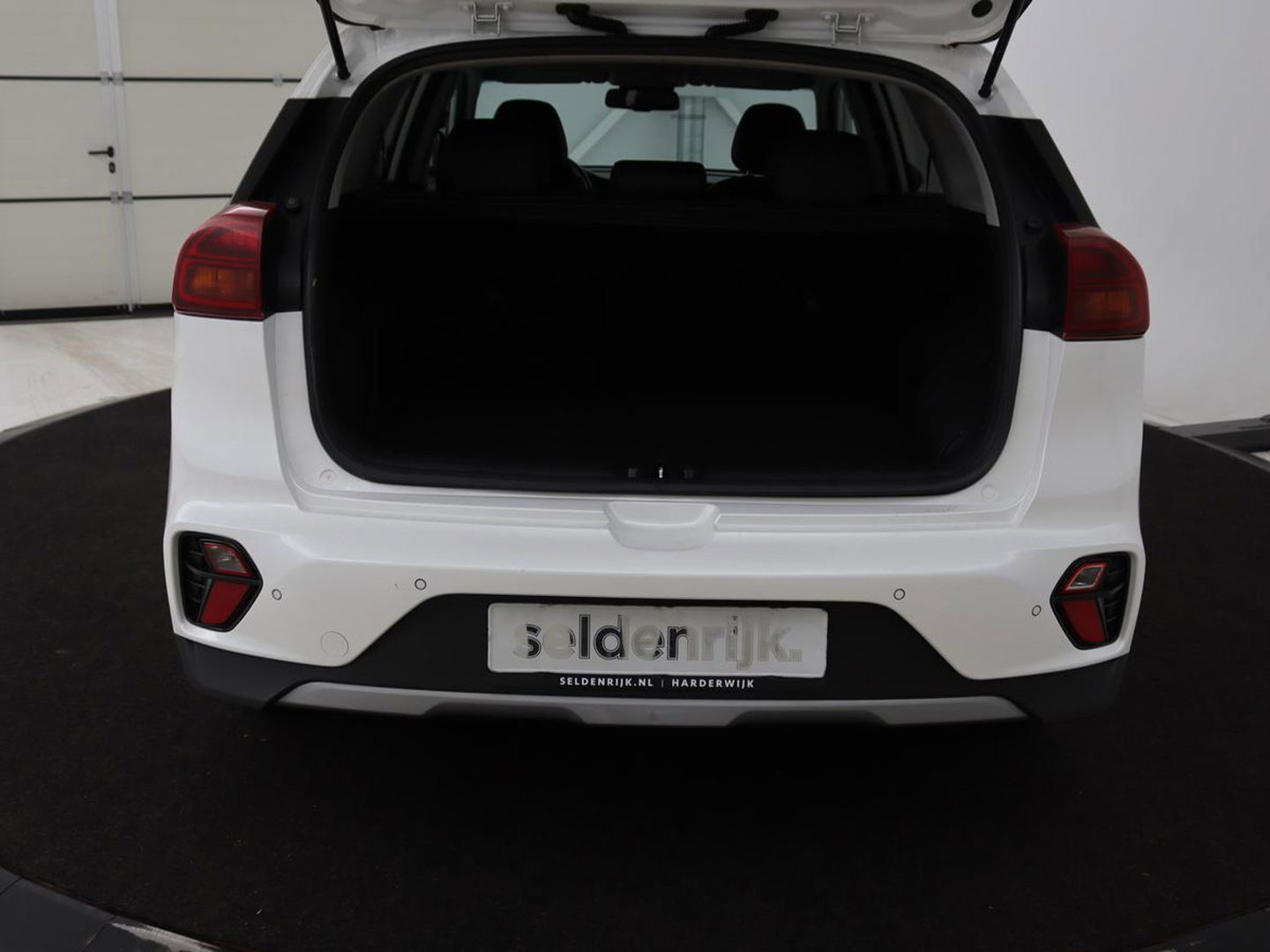 Kia Niro 1.6 GDI PHEV ExecutiveLine | Leder | Stoelventilatie | JBL Sound | Adaptive cruise | Camera | Carplay | Keyless | Navigatie | Stuur & achterbankverwarming