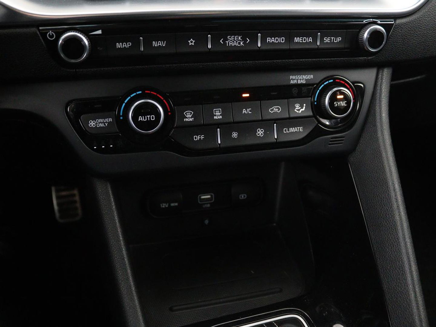 Kia Niro 1.6 GDI PHEV ExecutiveLine | Leder | Stoelventilatie | JBL Sound | Adaptive cruise | Camera | Carplay | Keyless | Navigatie | Stuur & achterbankverwarming