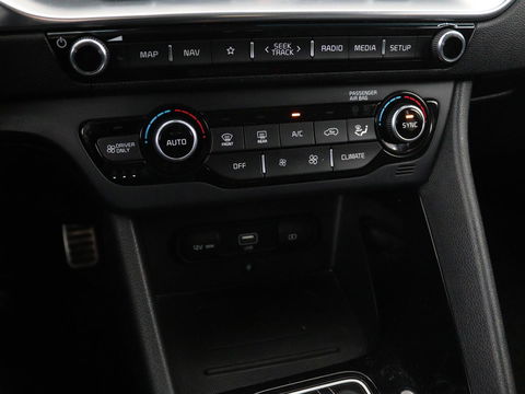 Kia Niro 1.6 GDI PHEV ExecutiveLine | Leder | Stoelventilatie | JBL Sound | Adaptive cruise | Camera | Carplay | Keyless | Navigatie | Stuur & achterbankverwarming