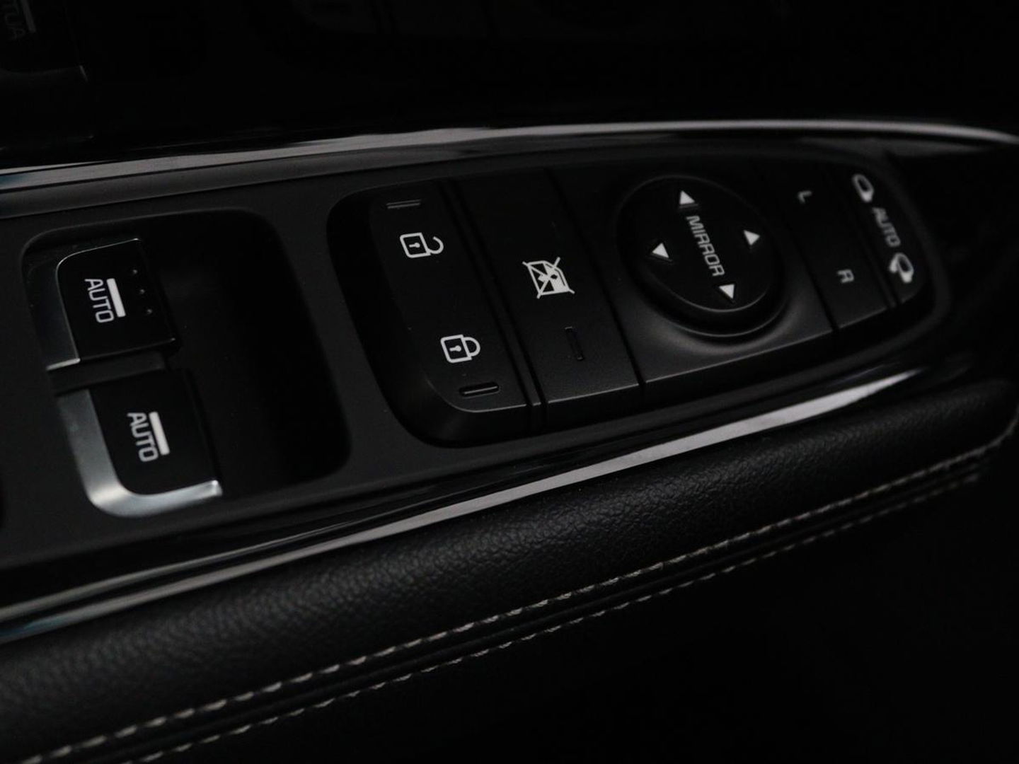 Kia Niro 1.6 GDI PHEV ExecutiveLine | Leder | Stoelventilatie | JBL Sound | Adaptive cruise | Camera | Carplay | Keyless | Navigatie | Stuur & achterbankverwarming