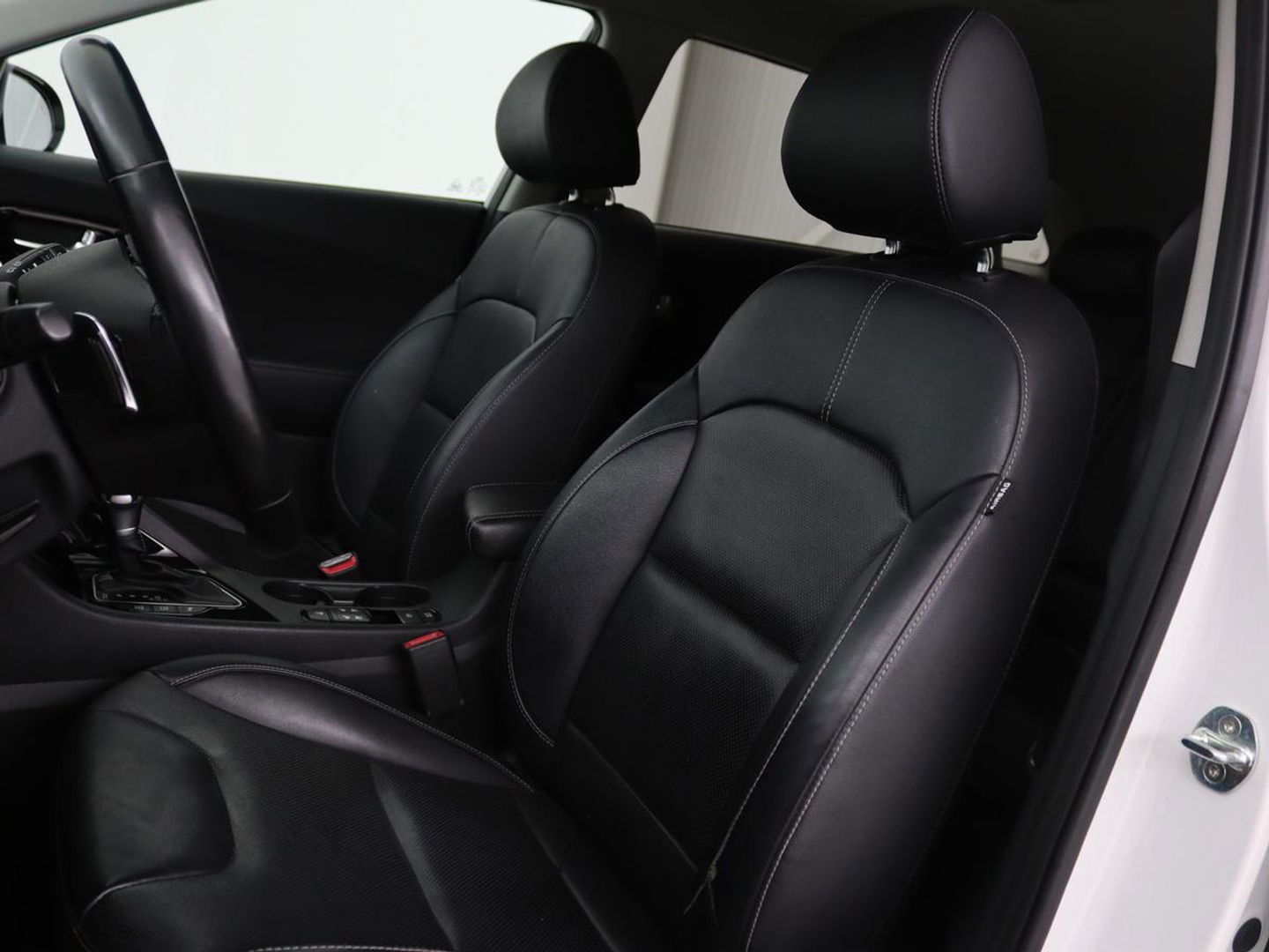 Kia Niro 1.6 GDI PHEV ExecutiveLine | Leder | Stoelventilatie | JBL Sound | Adaptive cruise | Camera | Carplay | Keyless | Navigatie | Stuur & achterbankverwarming