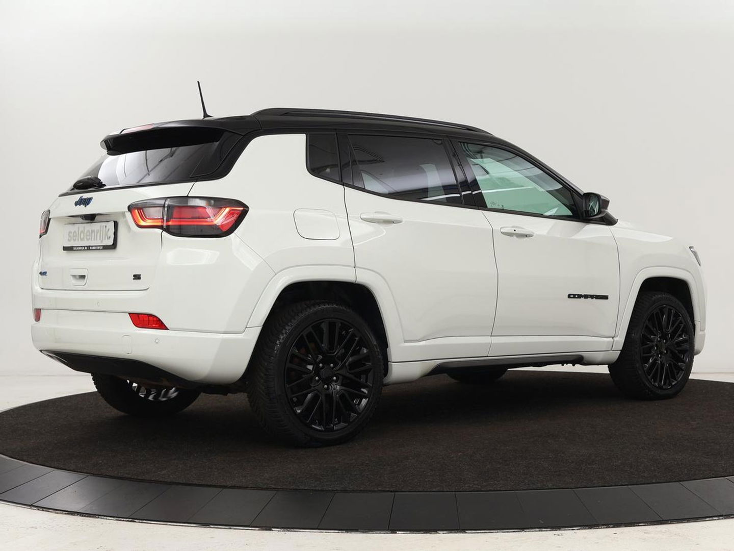 Jeep Compass 4xe 240 Plug-in Hybride Electric S | Leder | Stoel & stuurverwarming | Camera | Adaptive cruise | Carplay | Navigatie