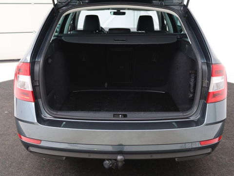 Škoda Octavia 1.5 TSI Business Edition | Stoelverwarming | Trekhaak | Carplay | Half leder | Navigatie | Climate control | Parkeerhulp | Cruise control