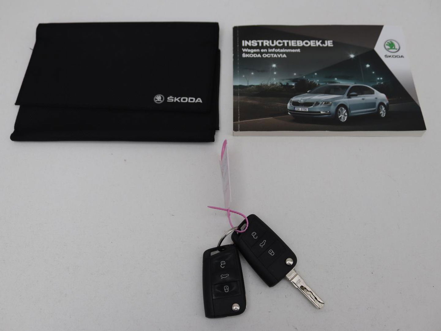 Škoda Octavia 1.5 TSI Business Edition | Stoelverwarming | Trekhaak | Carplay | Half leder | Navigatie | Climate control | Parkeerhulp | Cruise control