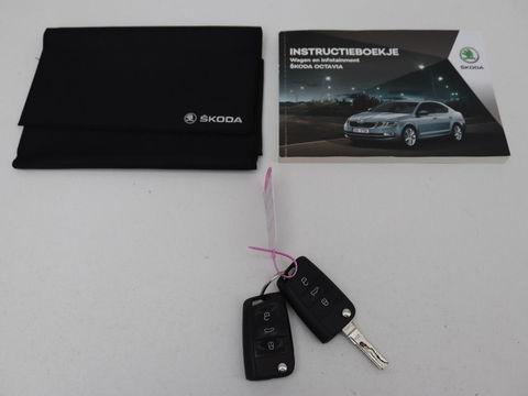 Škoda Octavia 1.5 TSI Business Edition | Stoelverwarming | Trekhaak | Carplay | Half leder | Navigatie | Climate control | Parkeerhulp | Cruise control