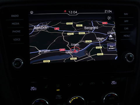 Škoda Octavia 1.5 TSI Business Edition | Stoelverwarming | Trekhaak | Carplay | Half leder | Navigatie | Climate control | Parkeerhulp | Cruise control