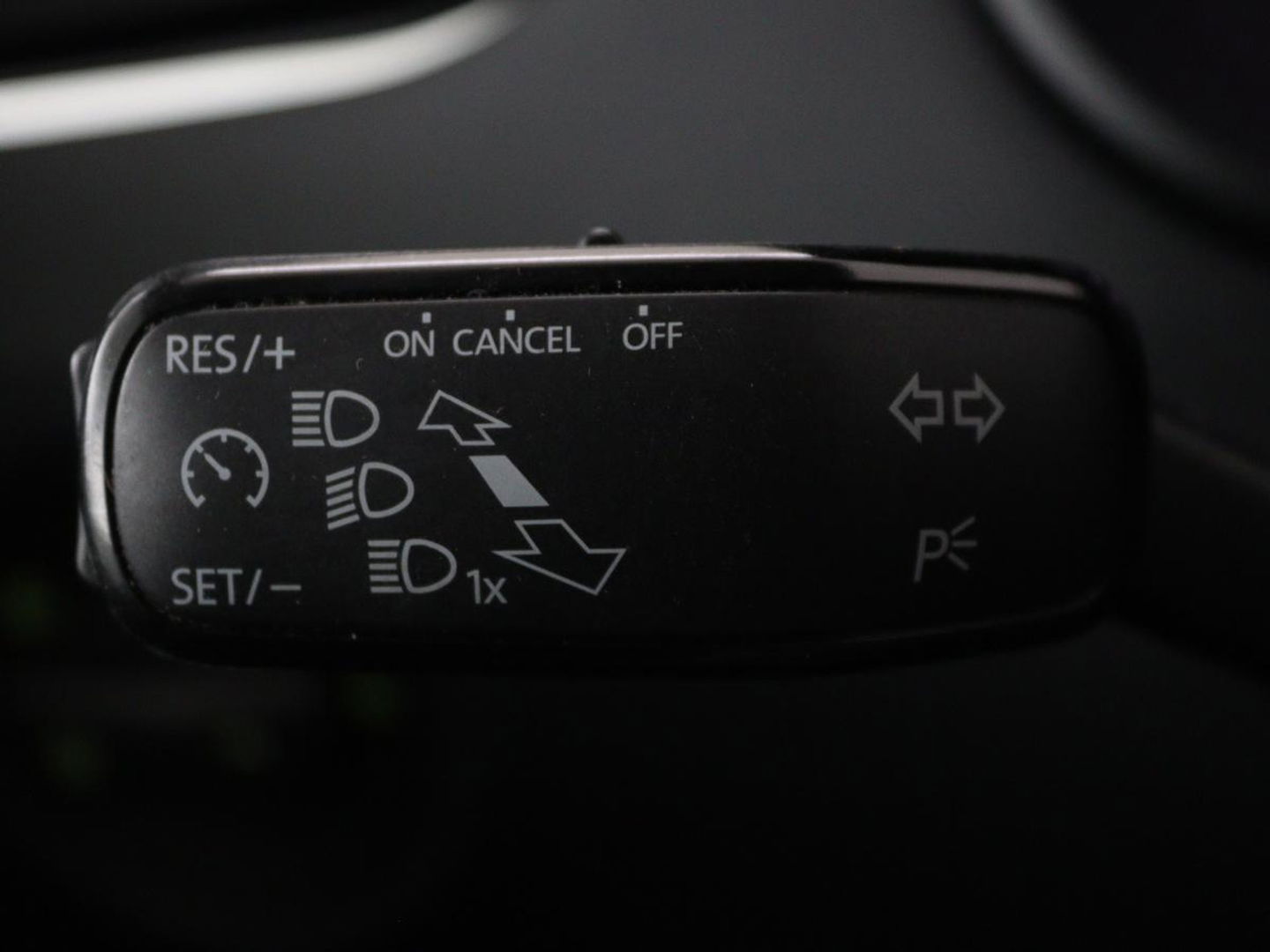 Škoda Octavia 1.5 TSI Business Edition | Stoelverwarming | Trekhaak | Carplay | Half leder | Navigatie | Climate control | Parkeerhulp | Cruise control