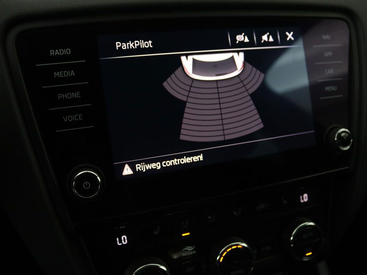 Škoda Octavia 1.5 TSI Business Edition | Stoelverwarming | Trekhaak | Carplay | Half leder | Navigatie | Climate control | Parkeerhulp | Cruise control