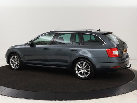 Škoda Octavia 1.5 TSI Business Edition | Stoelverwarming | Trekhaak | Carplay | Half leder | Navigatie | Climate control | Parkeerhulp | Cruise control