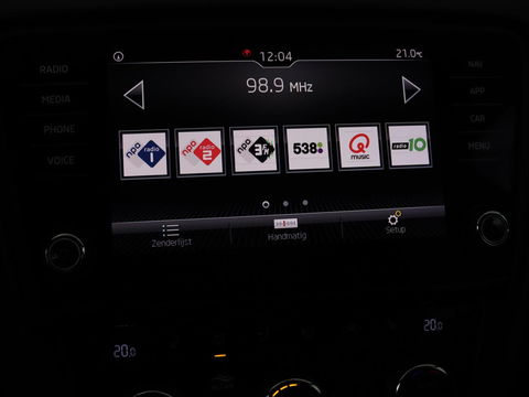 Škoda Octavia 1.5 TSI Business Edition | Stoelverwarming | Trekhaak | Carplay | Half leder | Navigatie | Climate control | Parkeerhulp | Cruise control